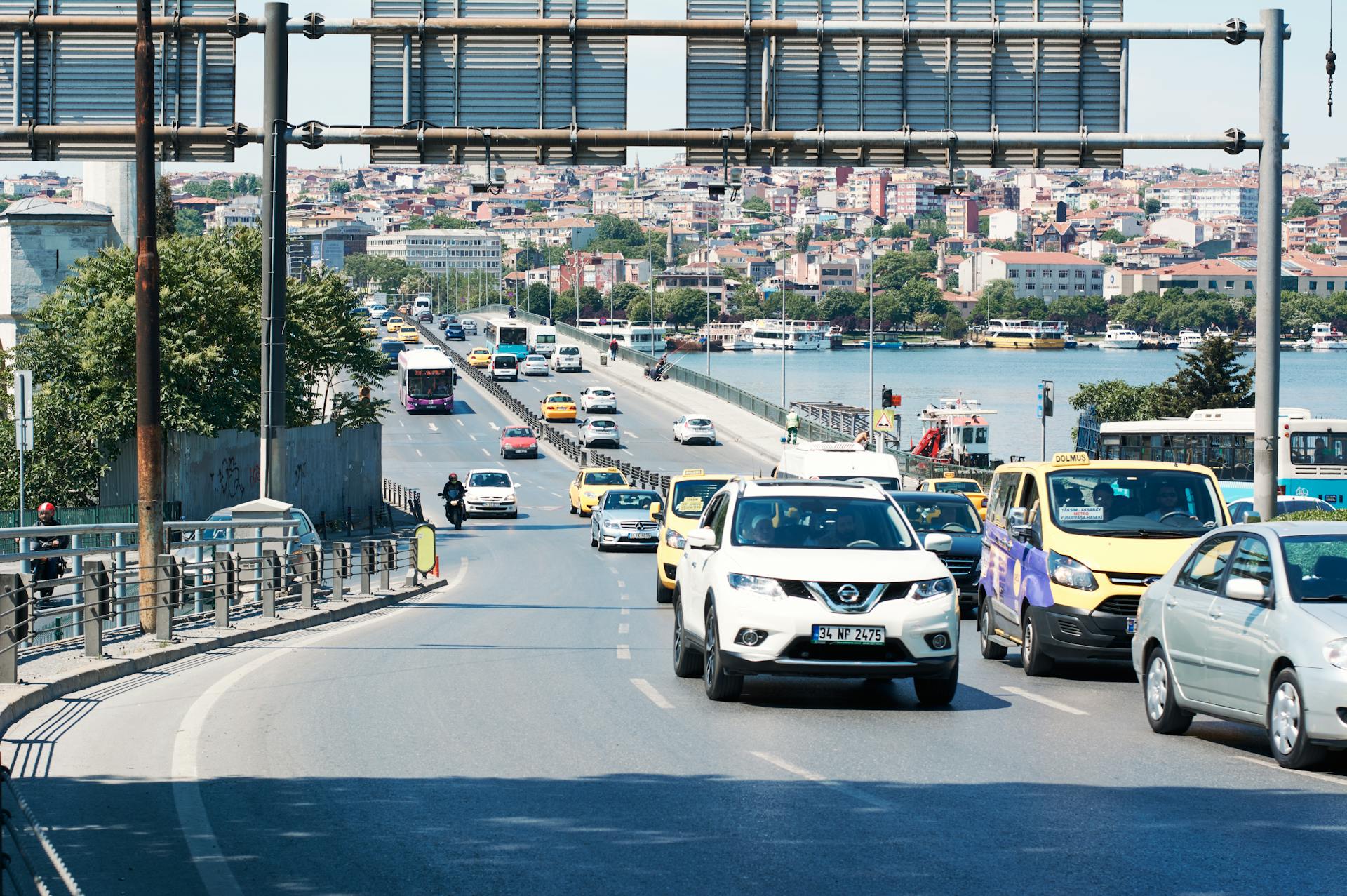 Internet pentru urgențe în Turcia: Cum te ajută un eSIM dacă ai nevoie de asistență medicală sau rutieră