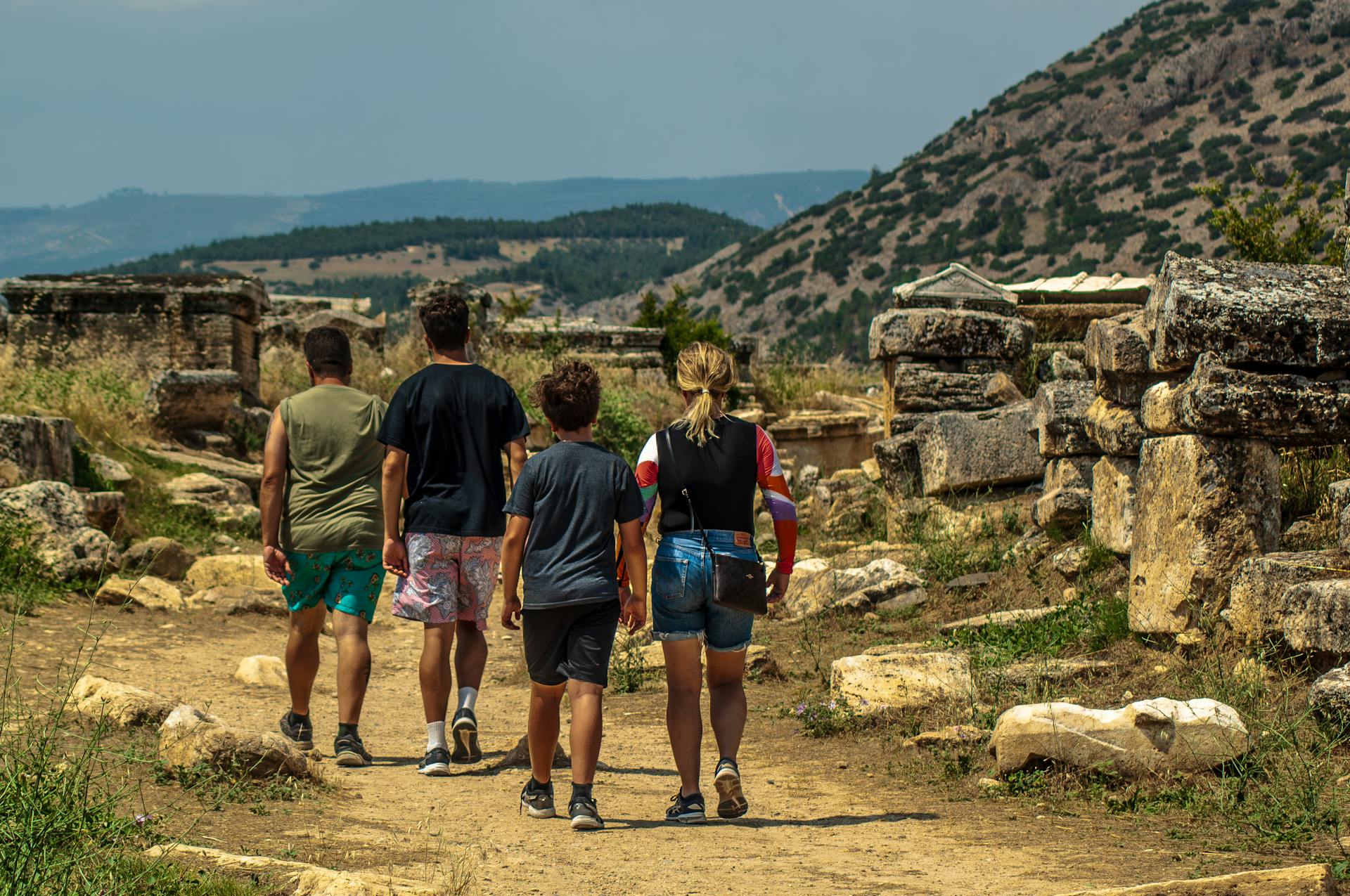 Hotspot de pe eSIM în Turcia: poți să împarți internetul cu restul familiei?