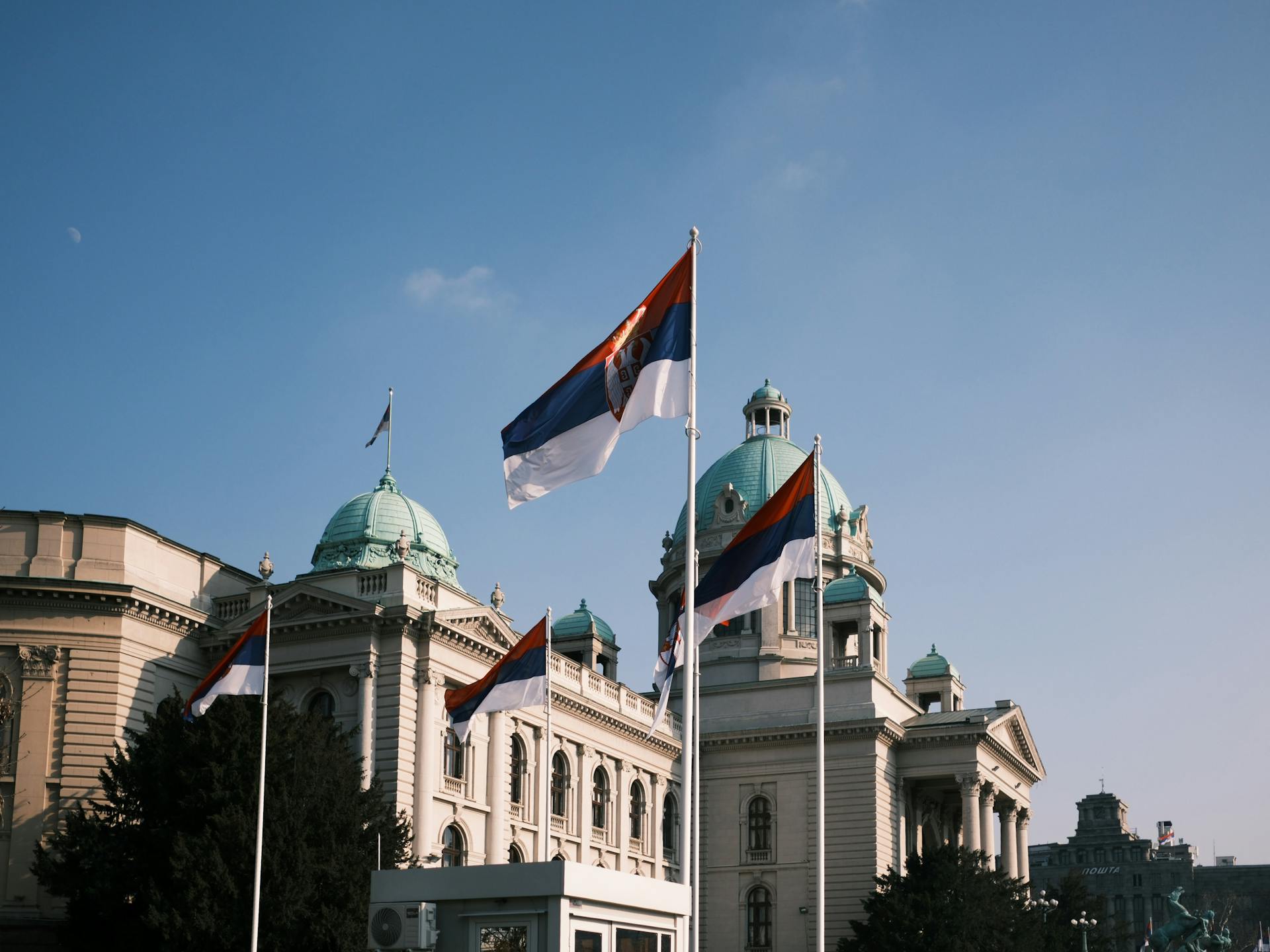 Roaming pentru Serbia: cine câștigă bătălia prețurilor?