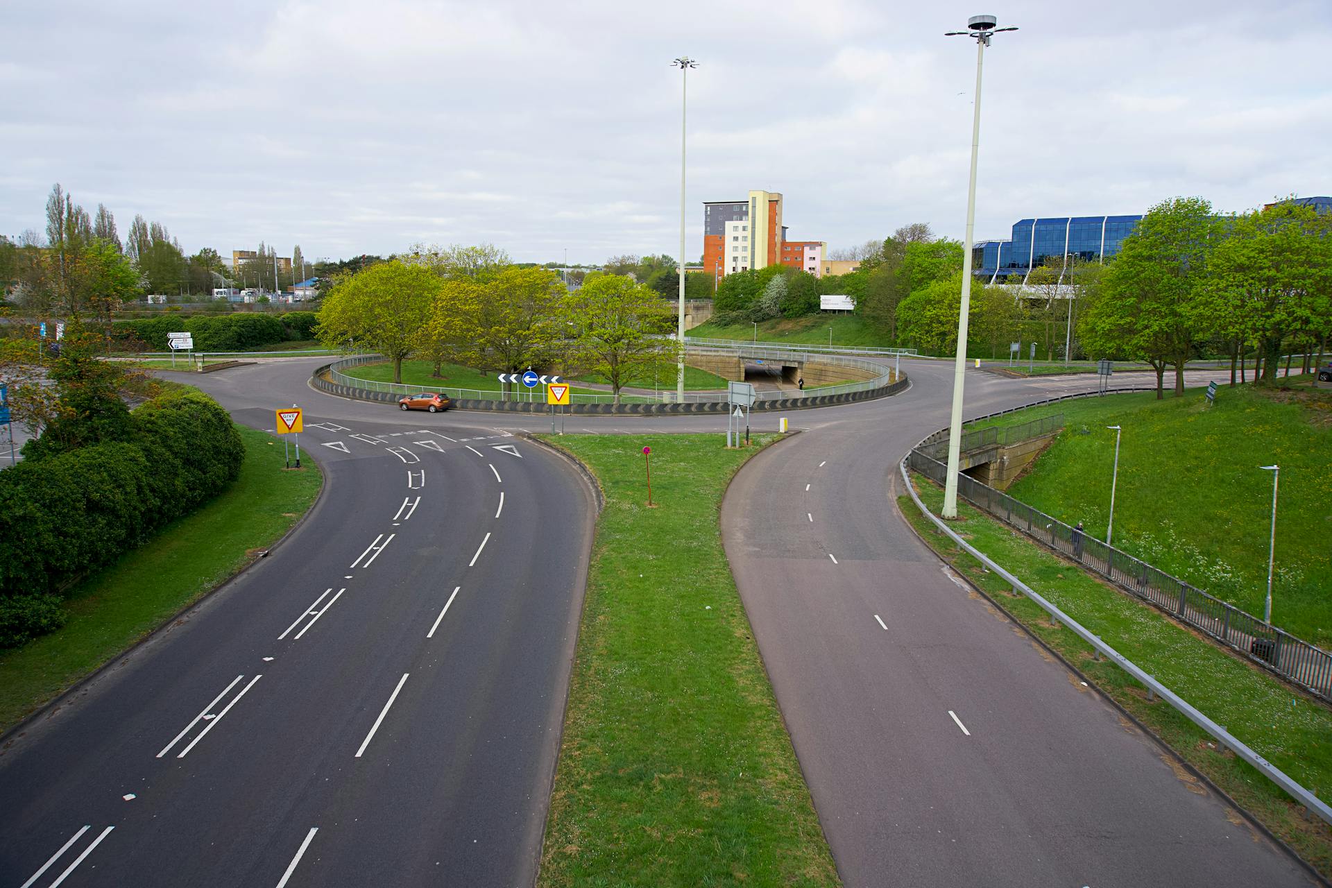 Internet pentru urgențe în UK: cum te ajută un eSIM dacă ai nevoie de asistență medicală sau de sistemul NHS