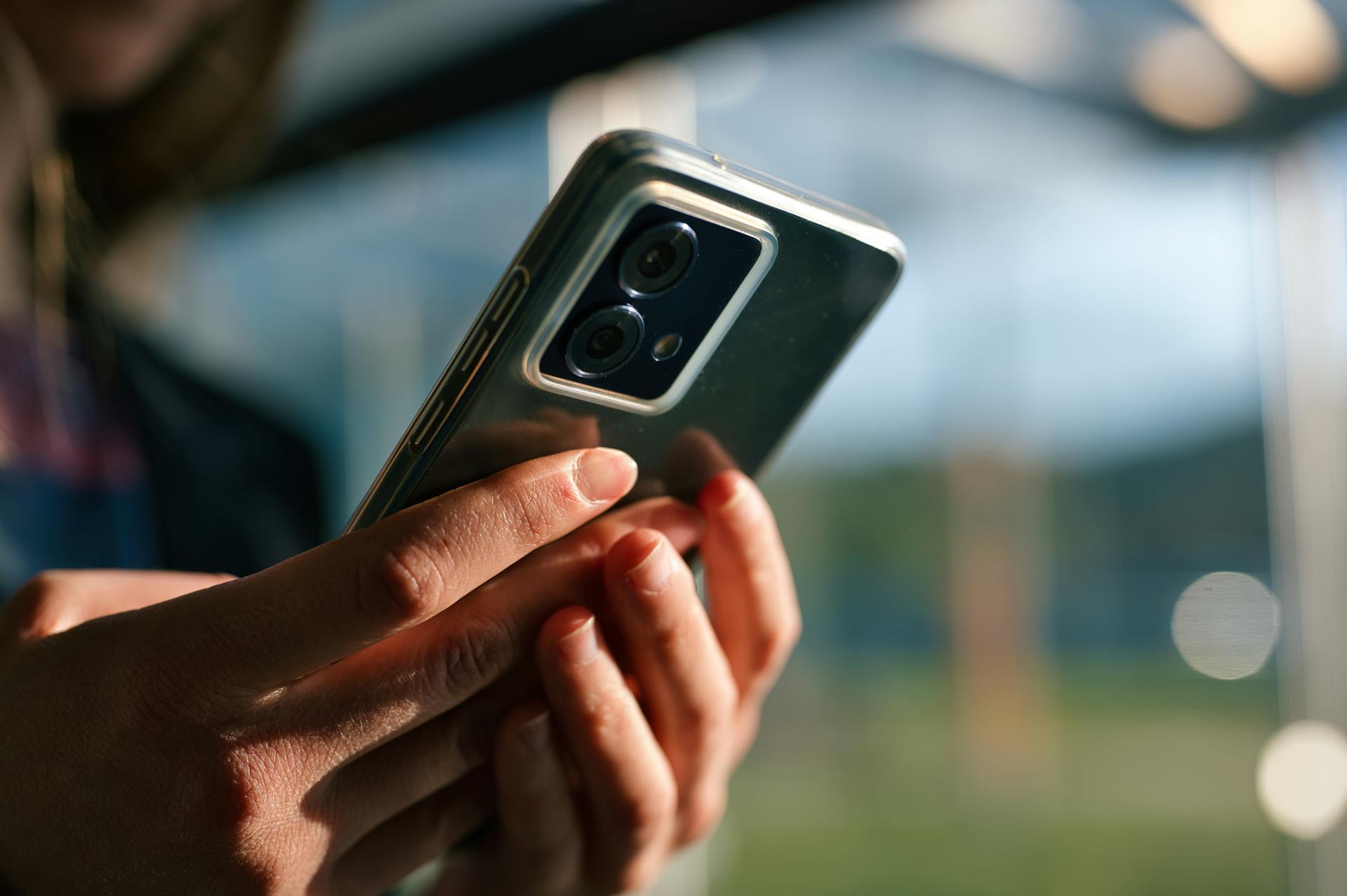 Cum să reduci consumul de date pe iPhone și Android în timp ce vizitezi Marea Britanie