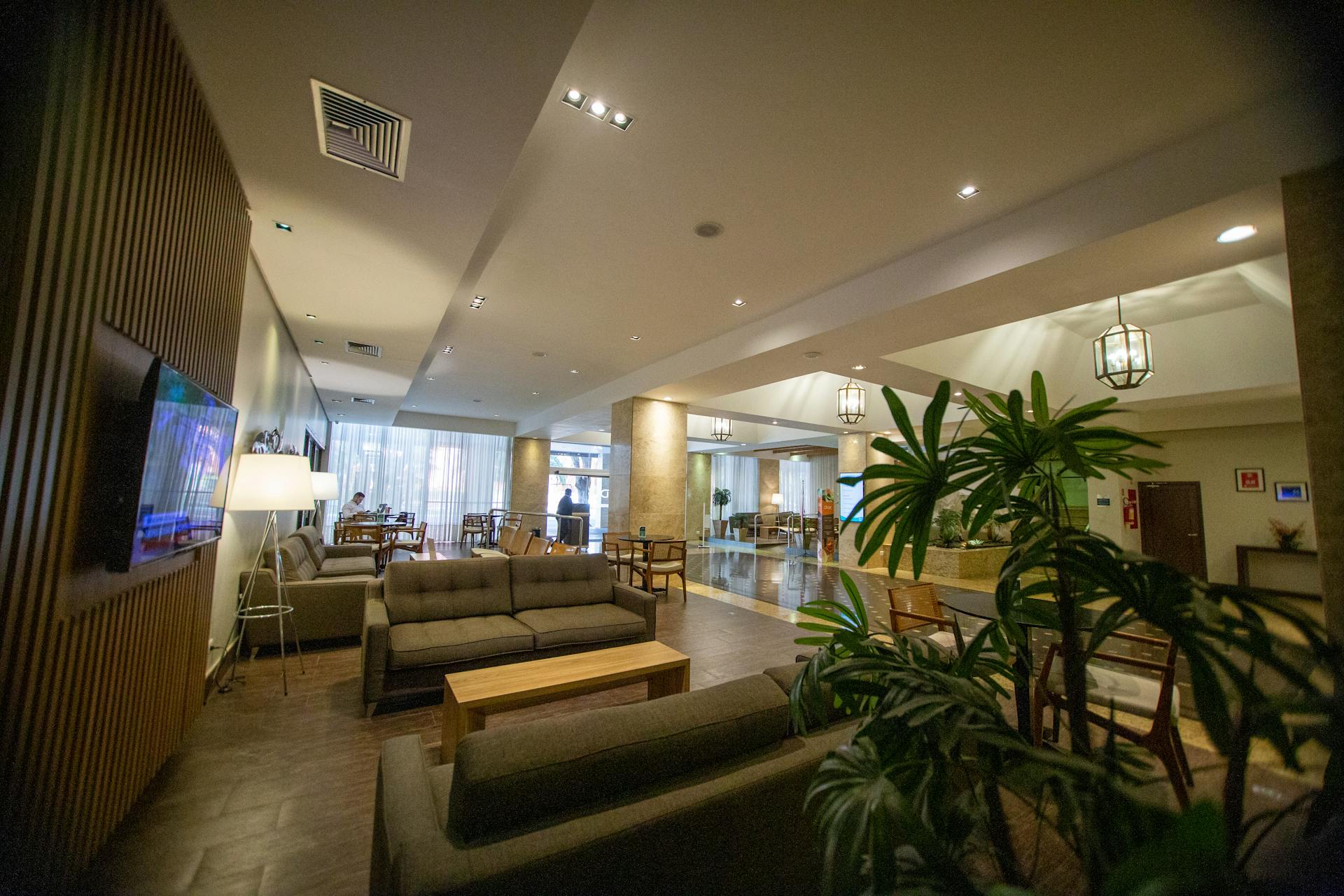 eSIM Serbia vs. Wi-Fi-ul de la Hotel: de ce ai nevoie de ambele?